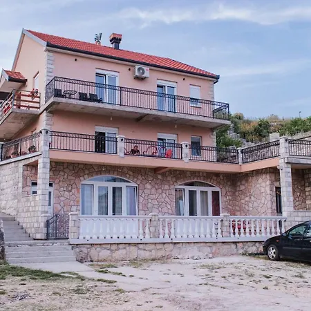 Kosta 2 דירה טרביניה